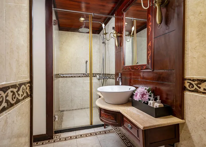 Indochina Heritage Cruise Hotel 5*